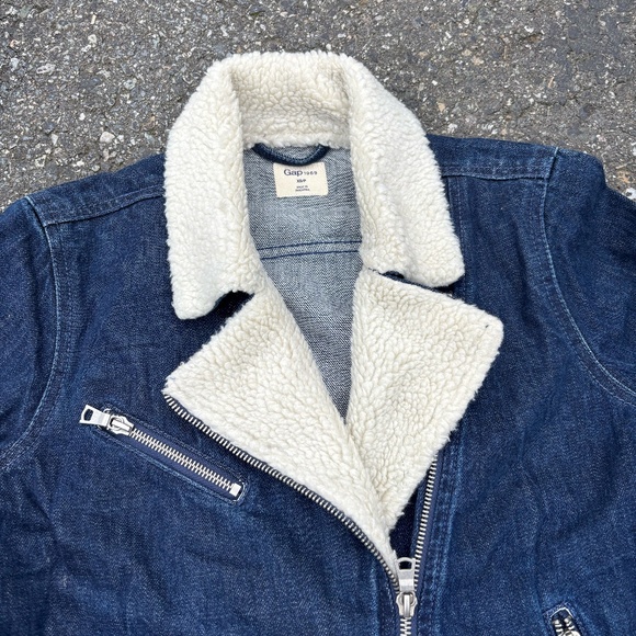 GAP Women's XS/S Denim Moto Jacket with Fuzzy Collar - Picture 2 of 7